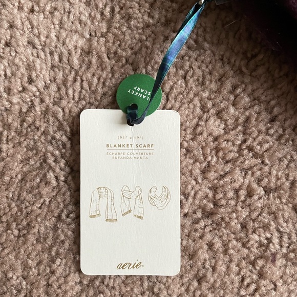 Aerie Super Soft and Fuzzy Fringed Blanket Scarf - Picture 4 of 4